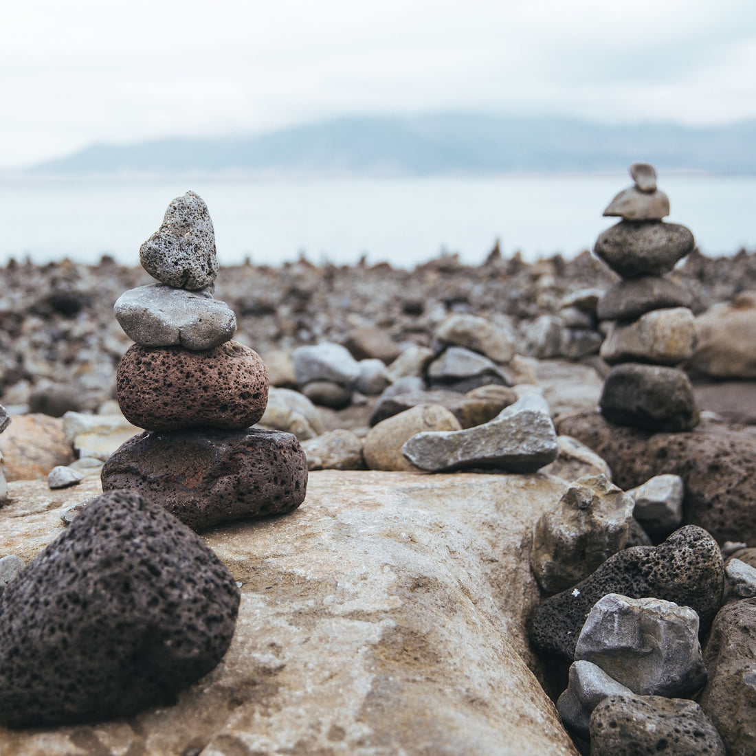 Meditazione online o dal vivo: cosa scegliere davvero